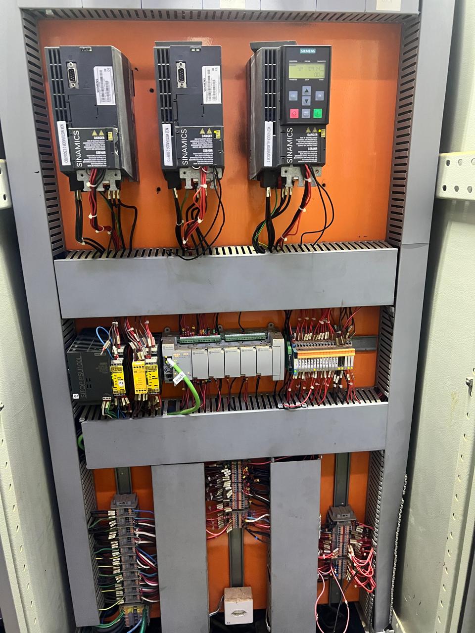 Montagem de painéis elétricos
