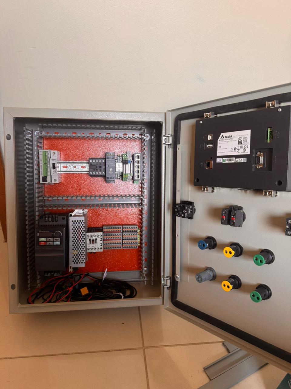 Montagem de painéis elétricos